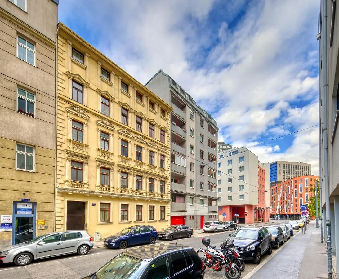 דירה וינה Perfect For Long Term Stay, Two Min To Hauptbahnhof, 18